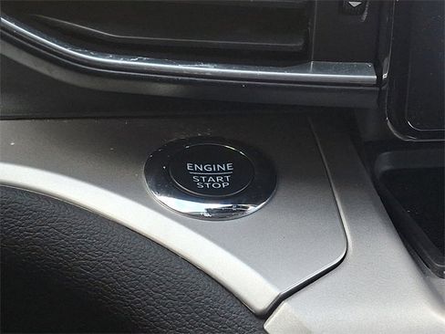 Used 2022 Ford Explorer XLT w/ Equipment Group 202A image 23