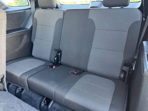 Certified 2023 Chevrolet Traverse LT w/ Rear Camera Mirror Package image 14