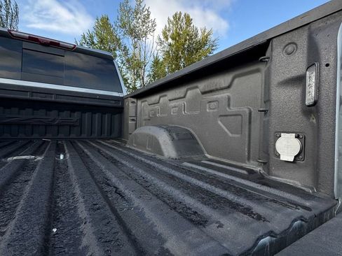 Used 2024 Chevrolet Silverado 2500 ZR2 w/ Technology Package AWD/4WD image 11