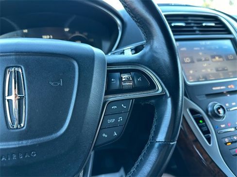 Used 2019 Lincoln Nautilus Select image 22