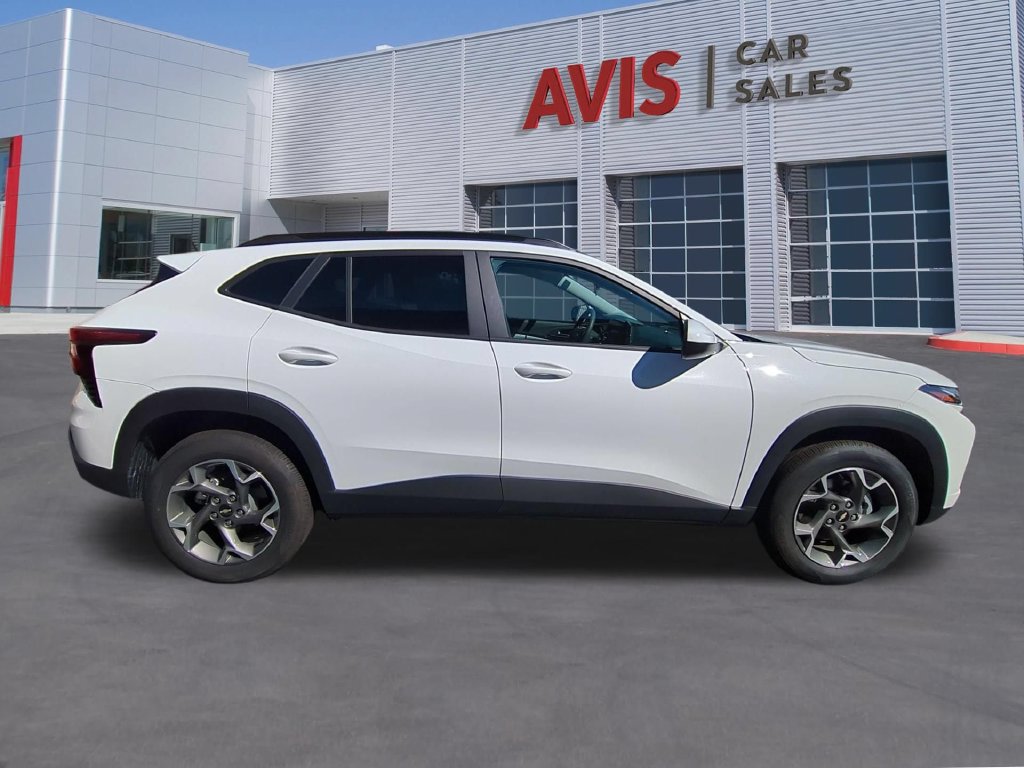 Used 2026 Chevrolet Trax LT FWD image 5