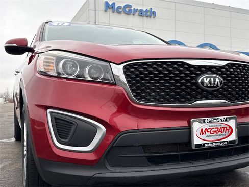 Used 2017 Kia Sorento LX w/ LX Convenience Package image 11