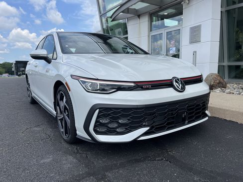 New 2025 Volkswagen GTI SE image 2