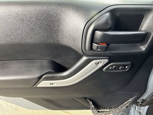 Used 2014 Jeep Wrangler Unlimited Sahara w/ Dual Top Group AWD/4WD image 19