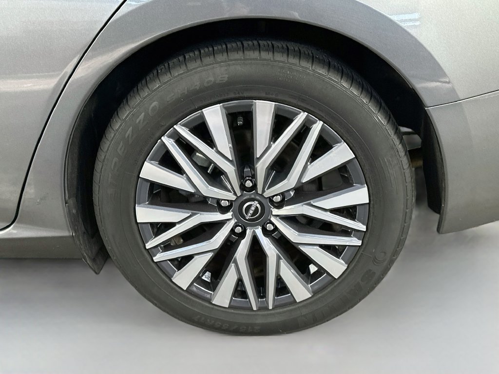Used 2025 Nissan Altima 2.5 SV FWD image 33