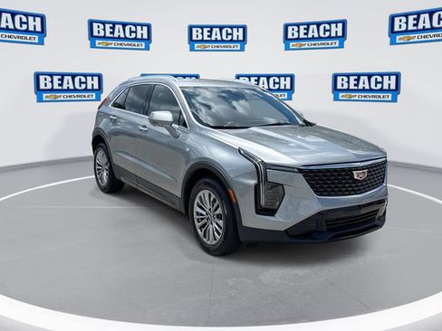 Used 2025 Cadillac XT4 Premium Luxury FWD image 2