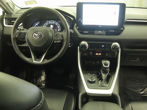 Used 2023 Toyota RAV4 XLE Premium image 2