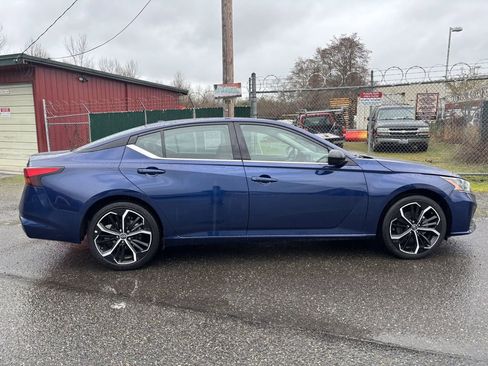Used 2024 Nissan Altima 2.5 SR FWD image 8