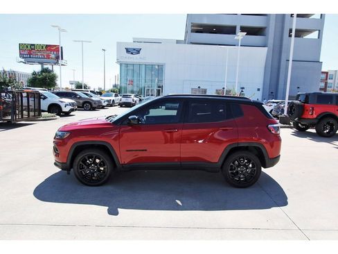 Used 2023 Jeep Compass Latitude AWD/4WD image 3
