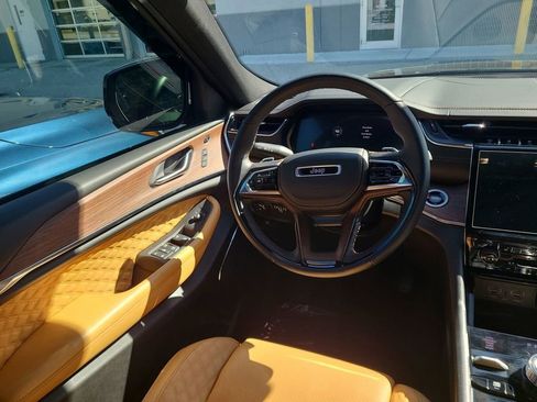 Used 2025 Jeep Grand Cherokee Summit image 7