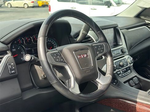Used 2020 GMC Yukon SLT w/ Premium Edition image 5