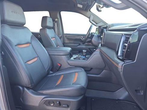 Used 2023 GMC Sierra 1500 AT4 w/ Technology Package AWD/4WD image 17
