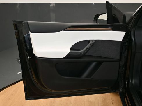 Used 2022 Tesla Model X AWD/4WD image 41