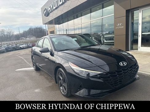 Used 2021 Hyundai Elantra SEL w/ Convenience Package image 9