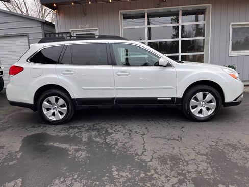 Used 2012 Subaru Outback 3.6R Limited w/ Moonroof Pkg image 8