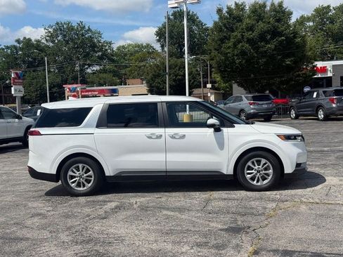 Used 2022 Kia Carnival LX FWD image 5