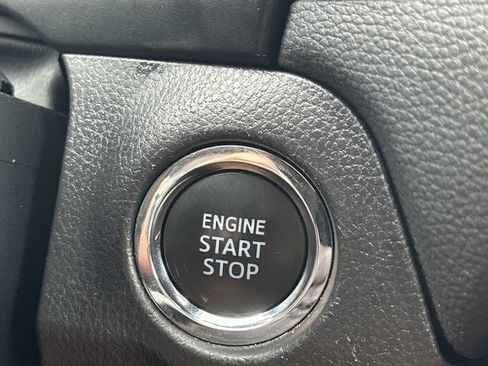 Used 2025 Toyota RAV4 XLE FWD image 32