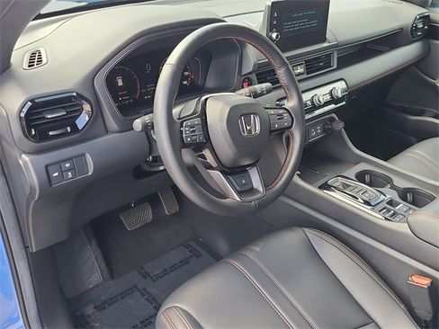 Used 2025 Honda Pilot TrailSport image 24