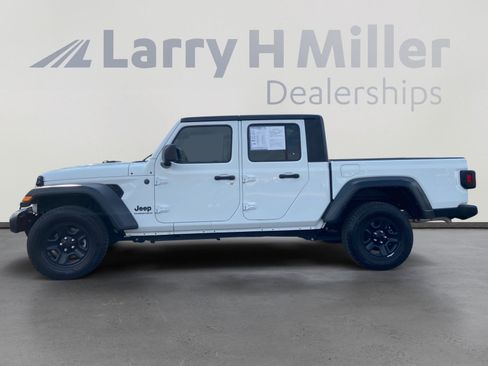 Used 2023 Jeep Gladiator Sport image 2