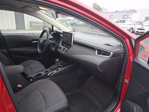 Used 2021 Toyota Corolla LE image 19
