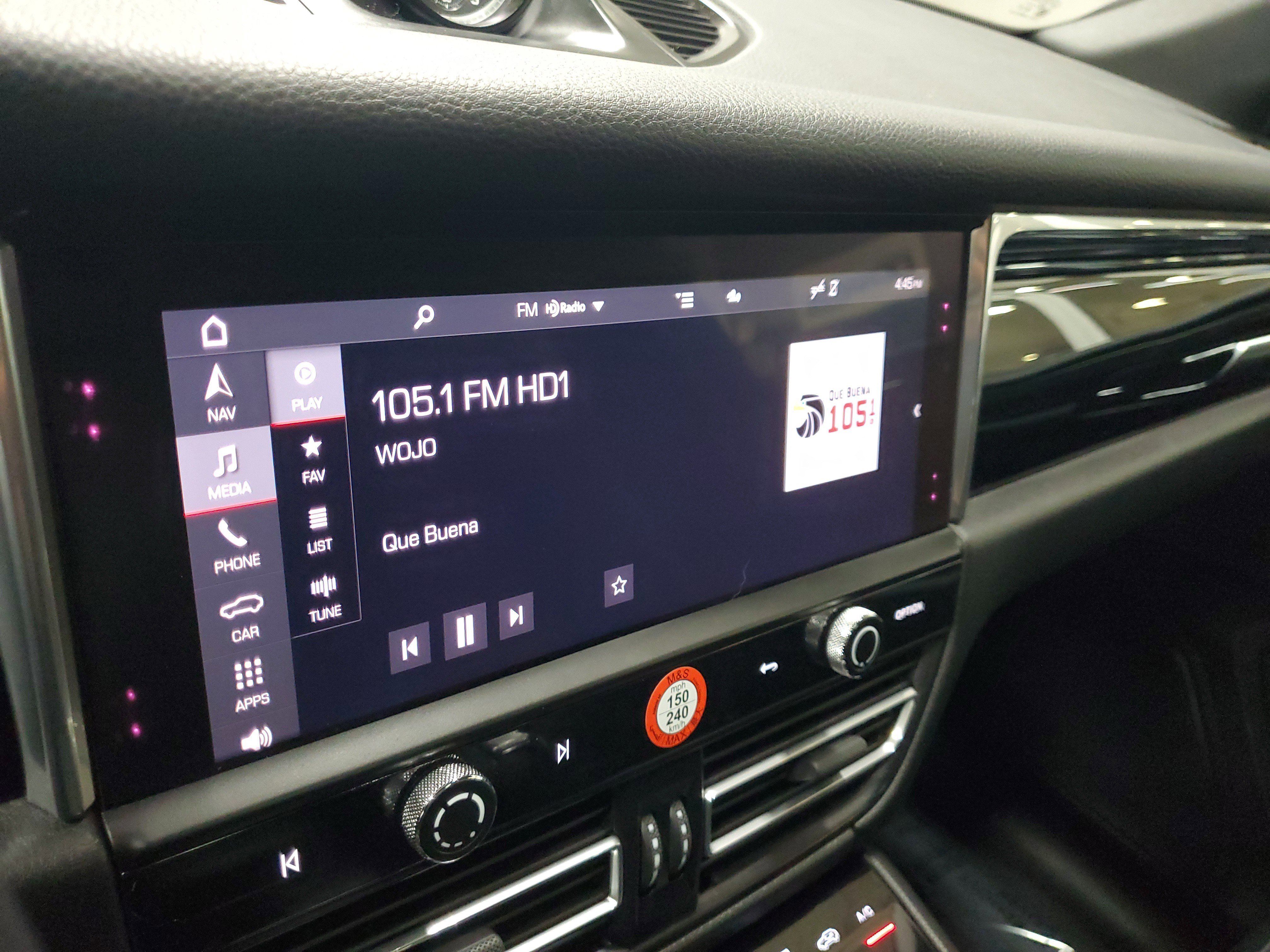 Used 2025 Porsche Macan AWD/4WD image 32