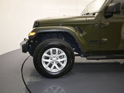 Used 2023 Jeep Gladiator Sport AWD/4WD image 9
