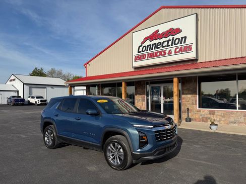 Used 2025 Chevrolet Equinox LT image 2