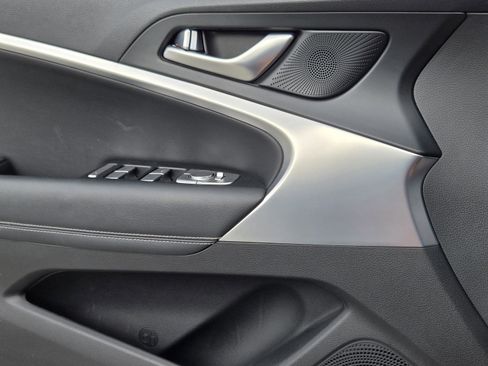 Used 2022 Genesis G70 2.0T RWD image 22