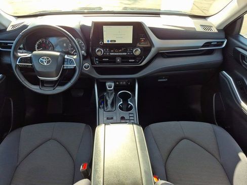 Used 2025 Toyota Highlander LE image 17