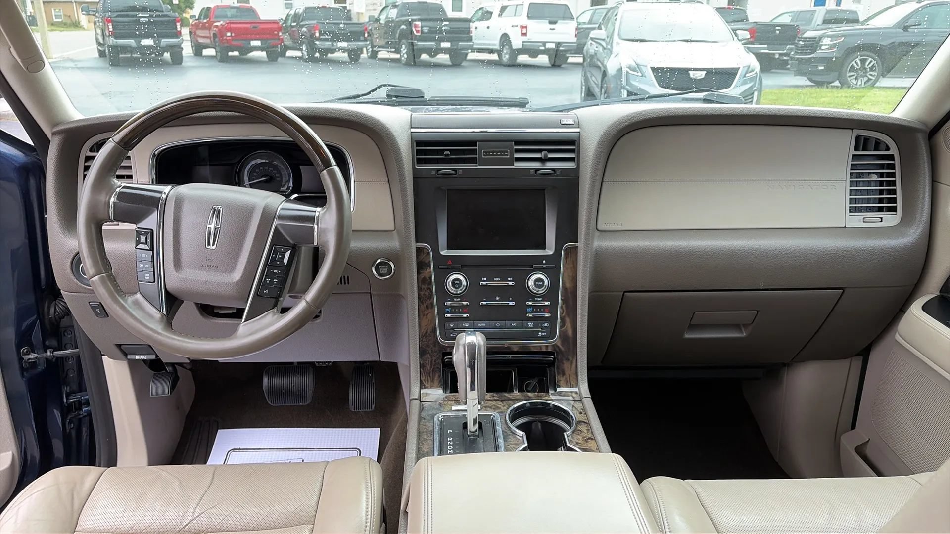 Used 2015 Lincoln Navigator 2WD image 17