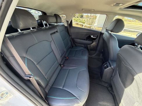 Used 2022 Kia Niro EX Premium w/ Cold Weather Package image 23