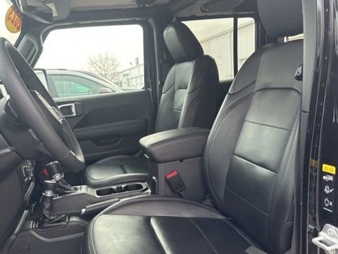 Used 2023 Jeep Wrangler Sahara image 39