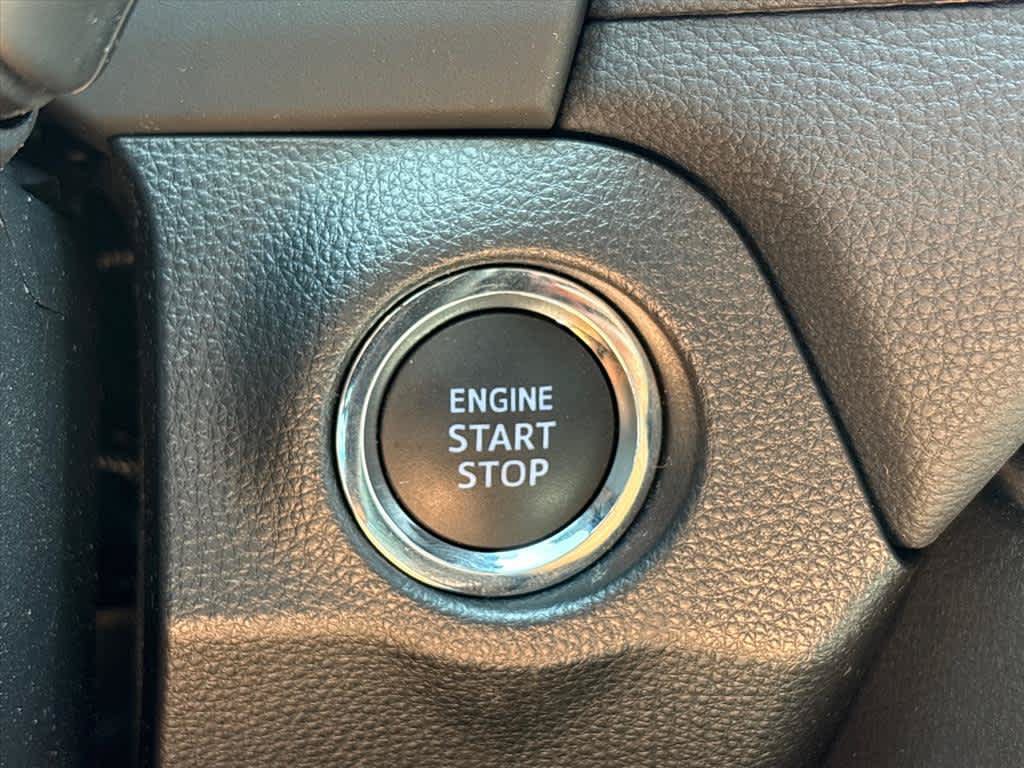 Used 2019 Toyota RAV4 XLE w/ Convenience Package AWD/4WD image 18