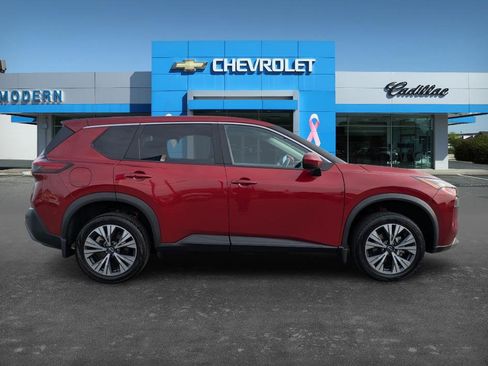 Used 2023 Nissan Rogue SV image 4