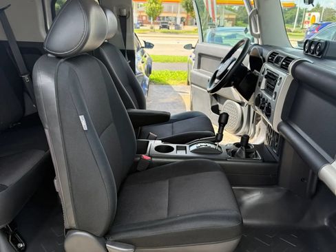 Used 2008 Toyota FJ Cruiser 4WD image 25