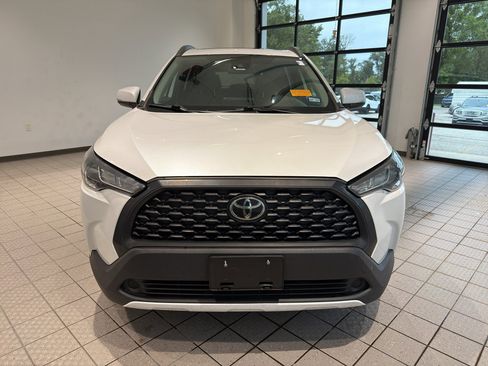 Used 2022 Toyota Corolla Cross LE w/ Moonroof Package FWD image 8