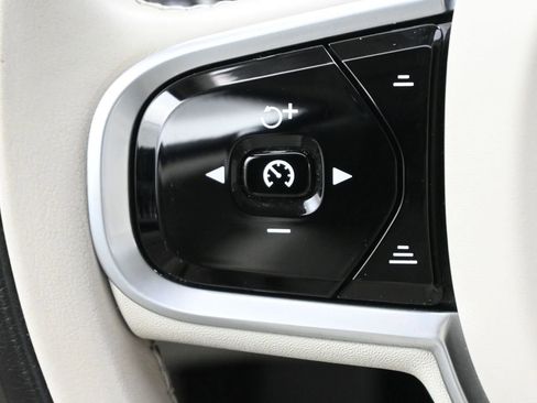 Used 2021 Volvo S60 T8 Inscription w/ Climate Package image 8