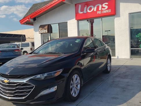 Used 2020 Chevrolet Malibu LT image 2