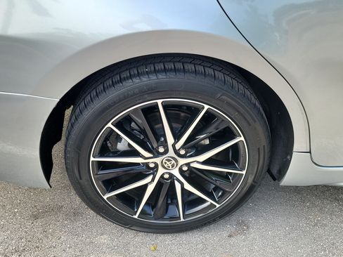 Used 2021 Toyota Camry SE FWD image 5