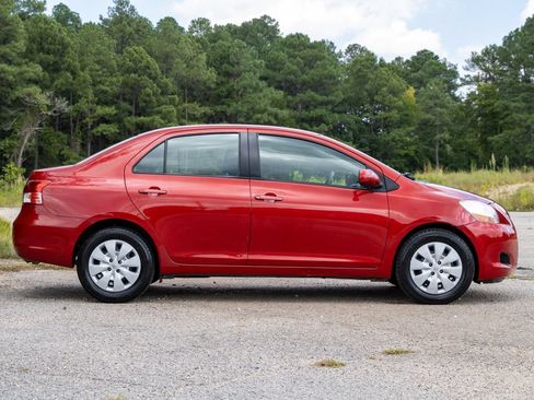 Used 2010 Toyota Yaris Sedan FWD image 4