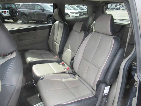 Used 2018 Kia Sedona LX w/ LX Essentials Premium Package image 38