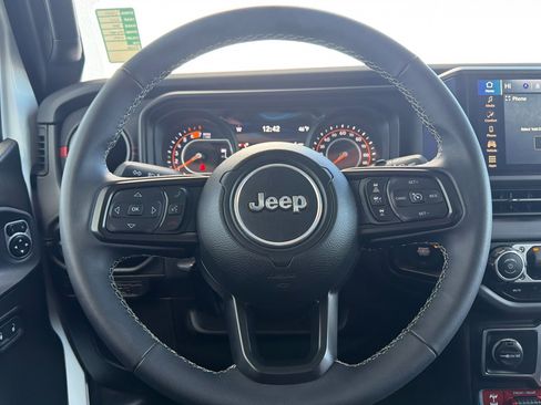 Used 2025 Jeep Wrangler Unlimited Rubicon image 23