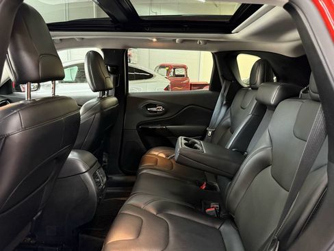 Used 2021 Jeep Cherokee Latitude Lux w/ Sun & Sound Group AWD/4WD image 14