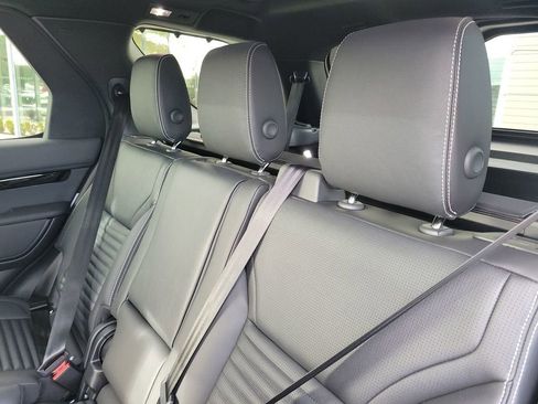 New 2025 Land Rover Discovery S image 15