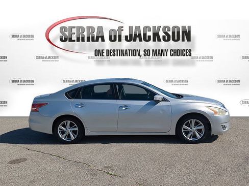 Used 2014 Nissan Altima 2.5 SL w/ Moonroof Package image 9