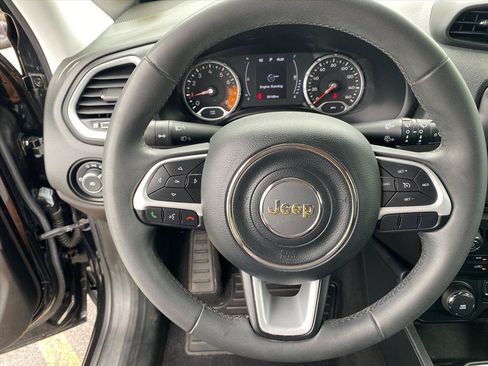 Used 2018 Jeep Renegade Latitude AWD/4WD image 10