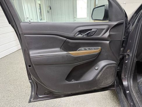 Used 2019 GMC Acadia SLE w/ LPO, Black Accent Package AWD/4WD image 25