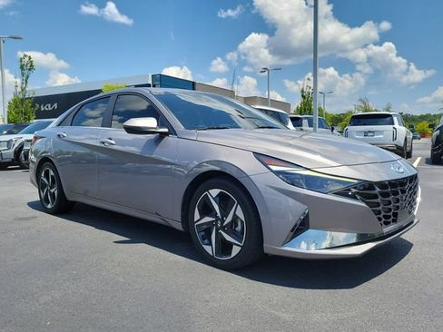 Used 2021 Hyundai Elantra Limited FWD image 3