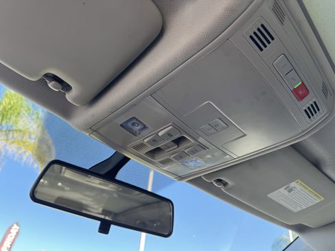 Certified 2021 Volkswagen Tiguan SE w/ Panoramic Sunroof Package image 31