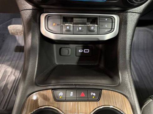 Used 2023 GMC Acadia SLE w/ Driver Convenience Package image 26